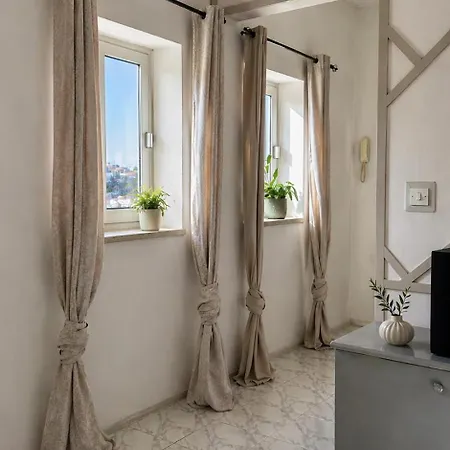 2br With Private Entrance In Spinola 아파트 *