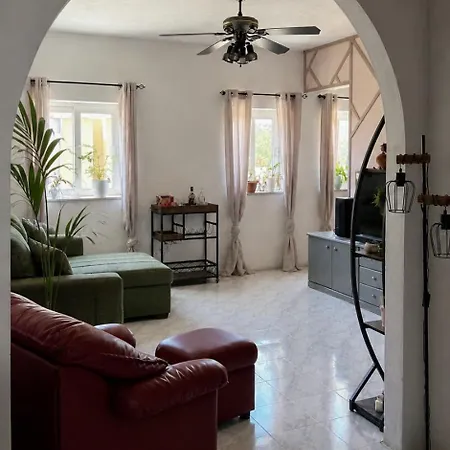 아파트 2br With Private Entrance In Spinola *