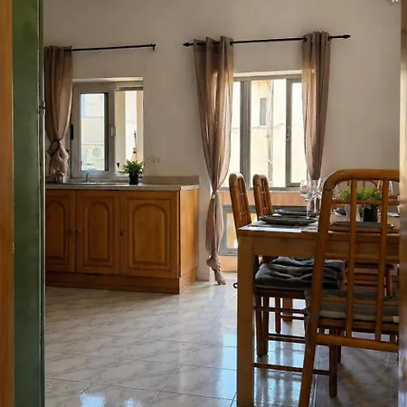 Διαμέρισμα 2br With Private Entrance In Spinola *