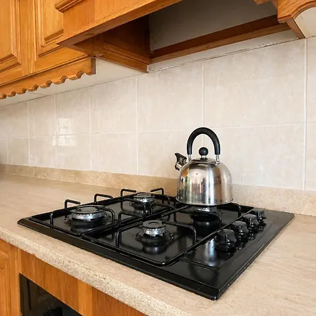 2br With Private Entrance In Spinola *